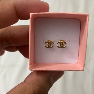 Brand new 18k solid gold chanel style earrings.